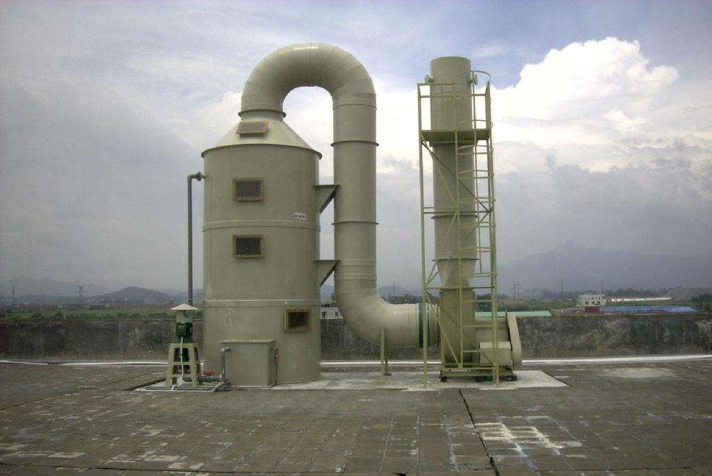 玻璃鋼酸霧淨化塔安裝現場圖（tú）